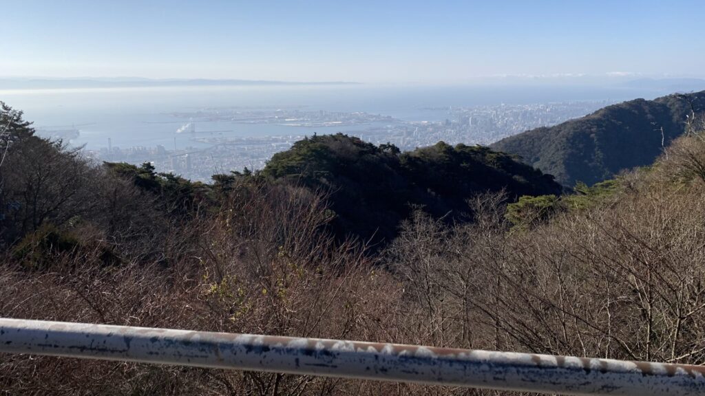 六甲山上駅の外から見た景色